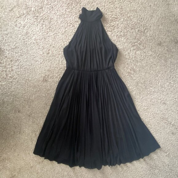 Gorgeous Black Halter Dress with Accordion Pleats – Size 4 – Soft & Elegant - Picture 9 of 16